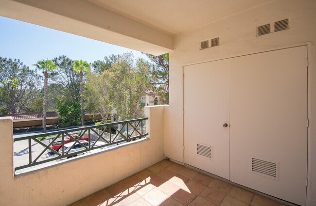 Building Photo - Beautiful Upstairs 2bd/2bth Condo in Carme...