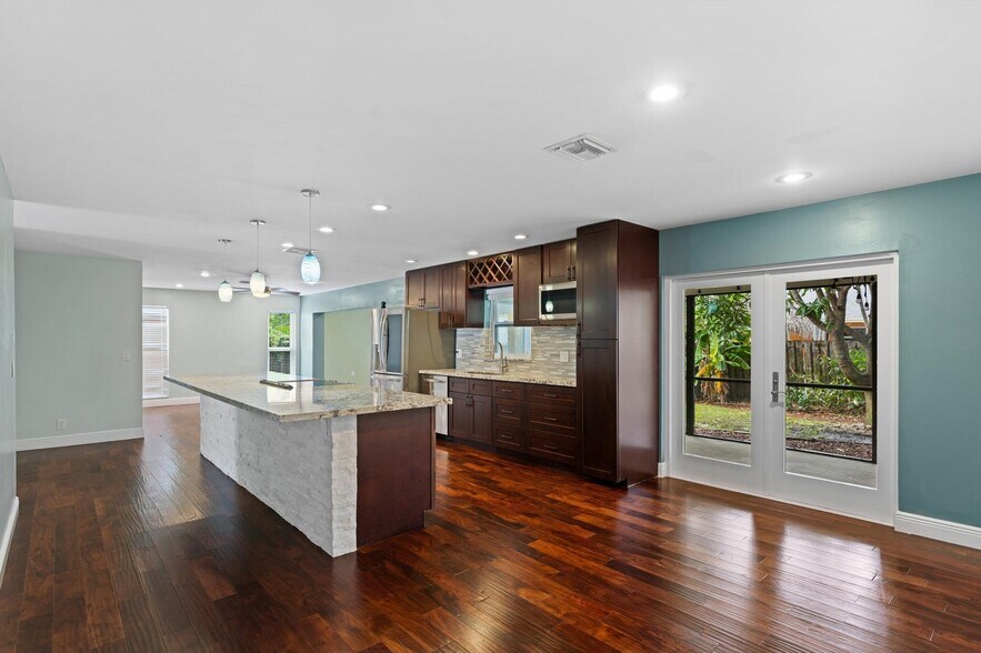 Building Photo - 2996 Cardinal Dr