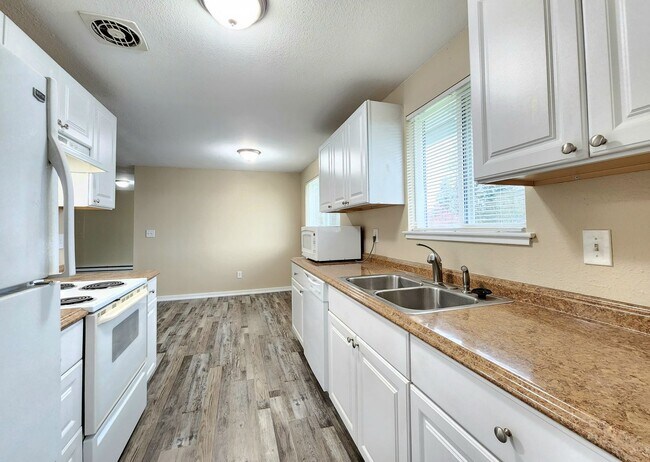 Building Photo - 3 Bedroom / 1 Bath Home in Lake Stevens with View