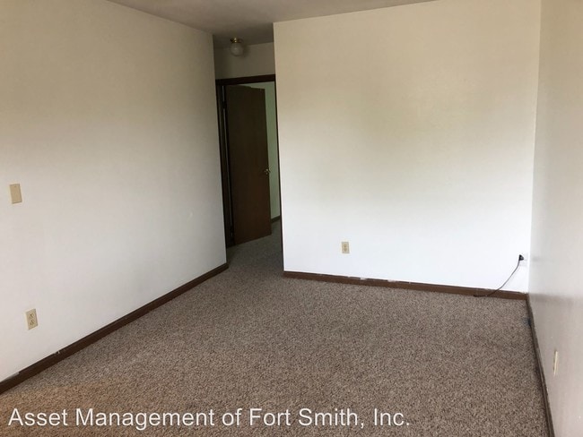 Building Photo - 1601 S Fresno St