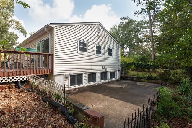 Building Photo - 3BR/2.5BA in Ideal Smyrna Location w/ Deck...