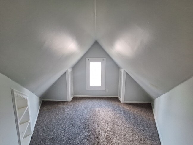 Building Photo - Charming 3 bedroom brick bungalow