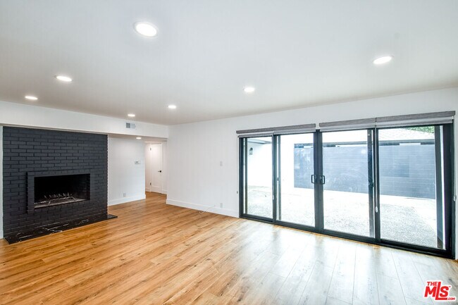 Building Photo - 270 Grace Dr