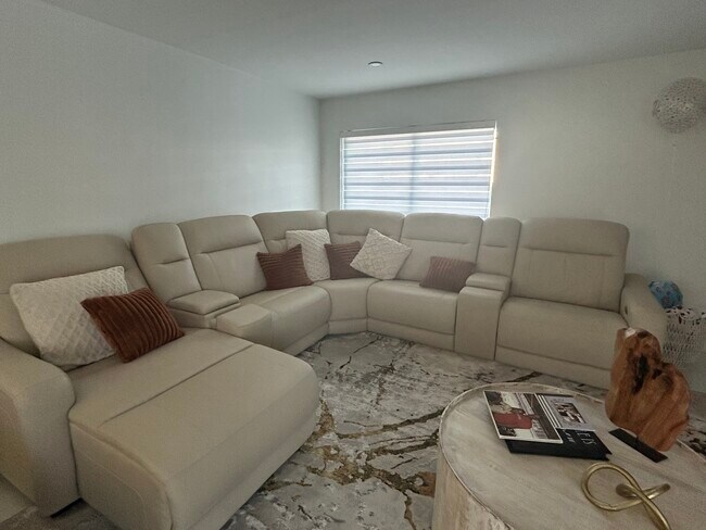 Building Photo - 9720 Bel Aire Dr