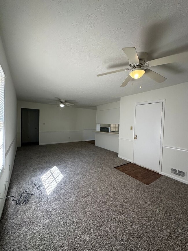 Building Photo - Move-in ready 3 bedroom, 2 bath brick home...