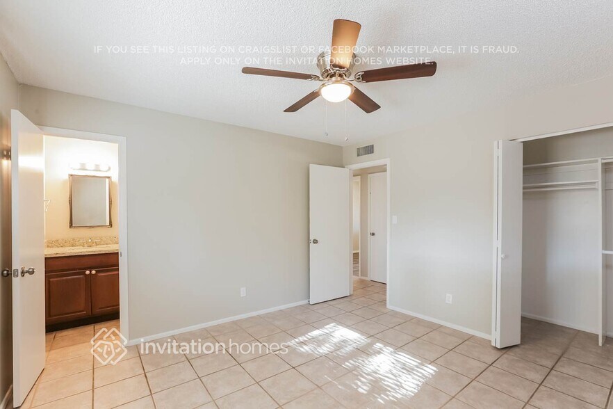 Building Photo - 617 E La Jolla Dr