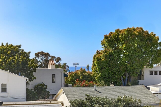 Building Photo - 633 Fern Glen