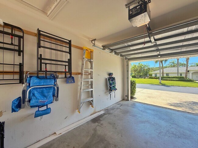 Building Photo - 1310 Charleston Square Dr