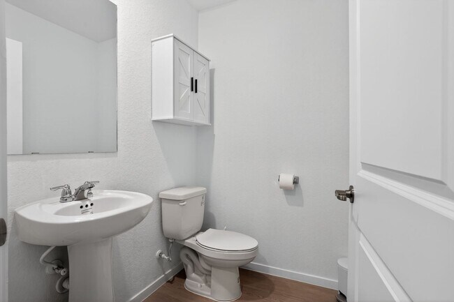 Building Photo - Private Master Suite for Rent – 5 Minutes from Texas A&M–San Antonio!