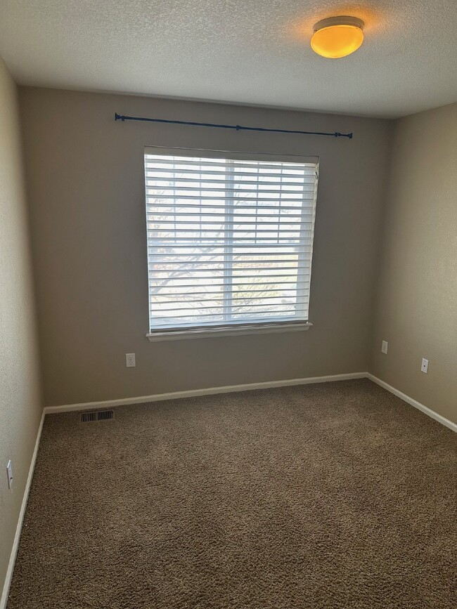 Building Photo - "Spacious 5-Bedroom Home in Thornton with ...