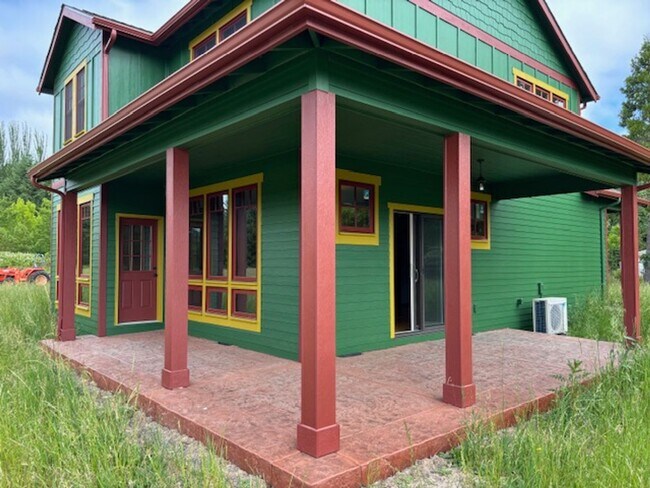 Building Photo - 8210 SW Broadmead Rd