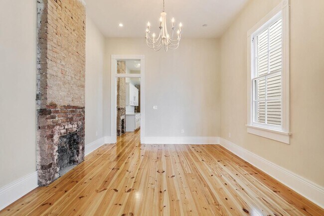 Building Photo - Carondelet