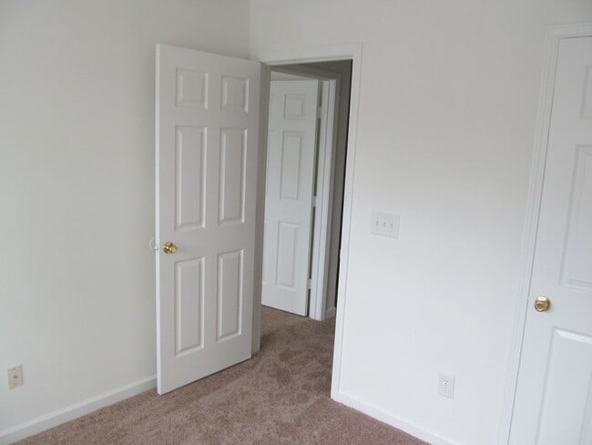 Building Photo - Greensboro Wendover area.