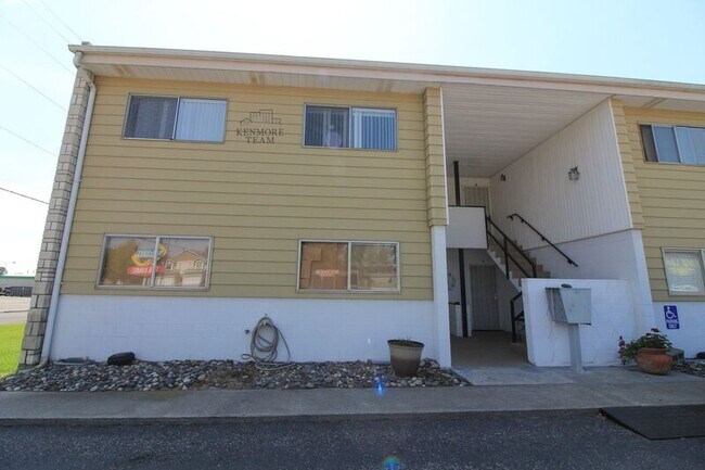 Building Photo - 1311 Goethals Dr