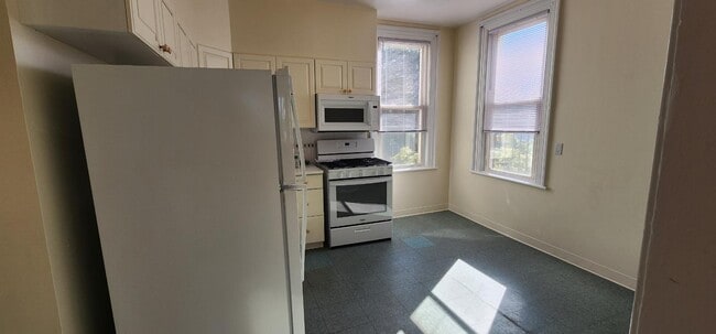 Building Photo - 251 N Fulton Ave