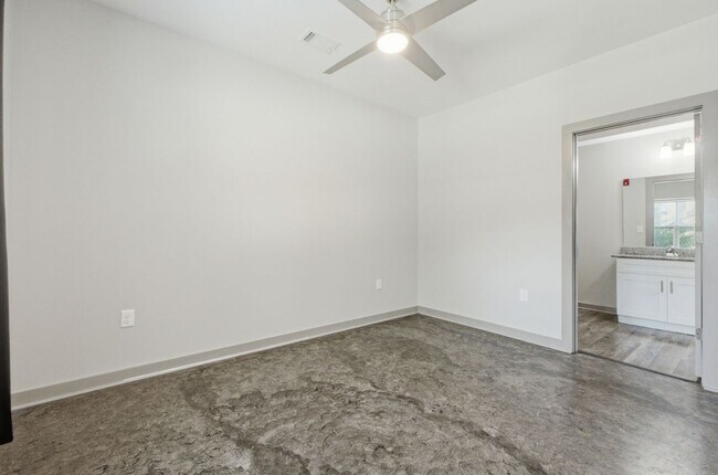 Building Photo - 782 Riverfront Pkwy