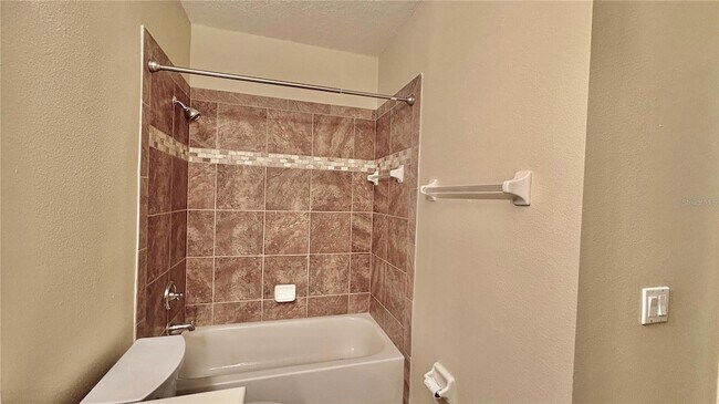 Building Photo - 115 Riverview Bend S