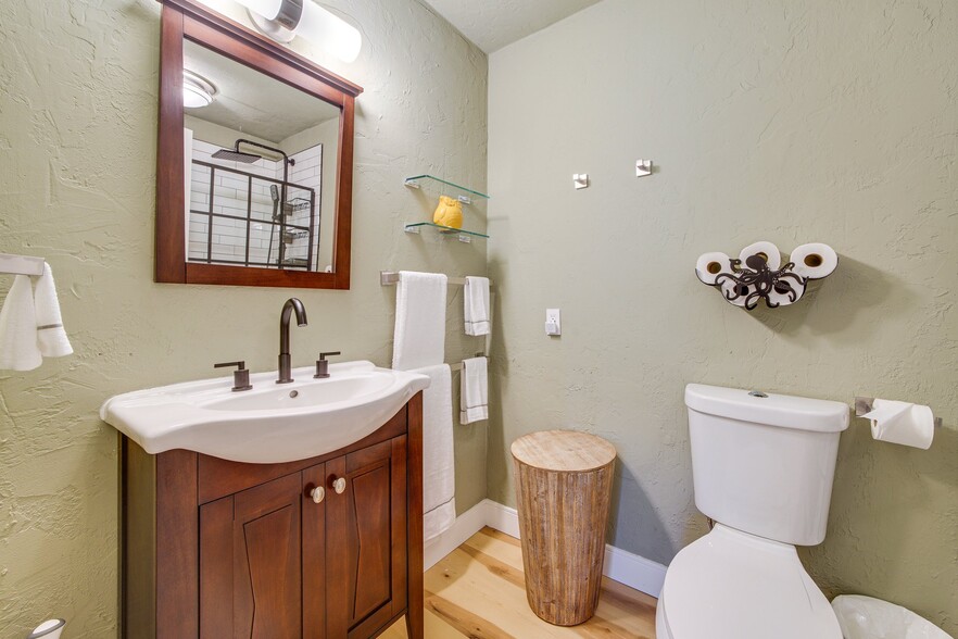 Building Photo - 1425 S Puget Dr