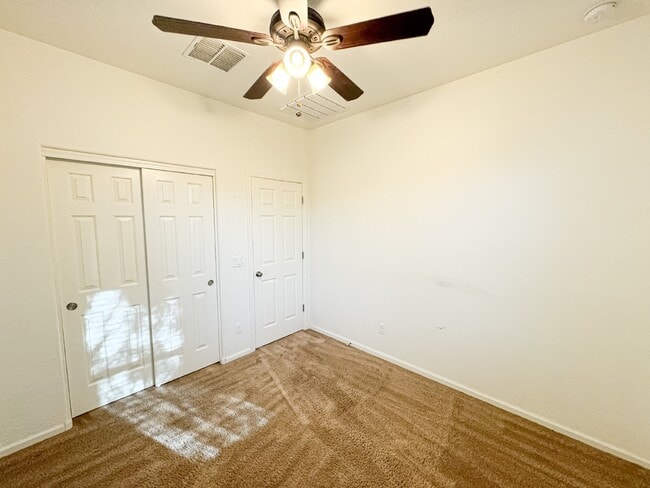 Building Photo - 27283 N 75th Dr