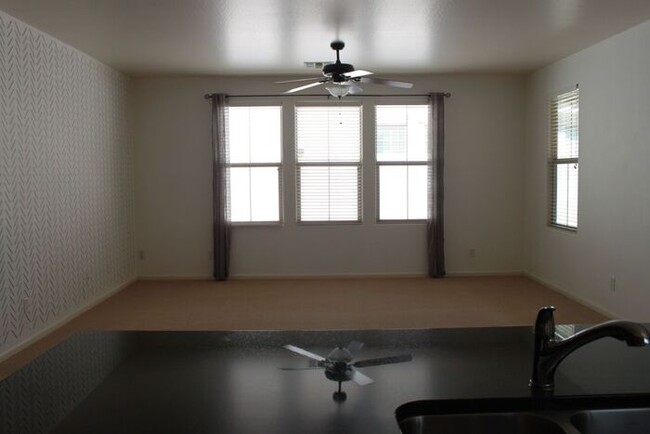 Building Photo - Great Gilbert Location!