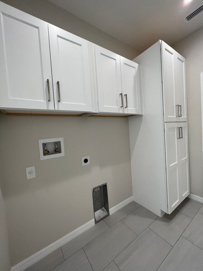 Building Photo - New Build open floor plan 3/2