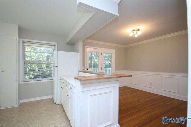 Building Photo - 403 Arthur St NW