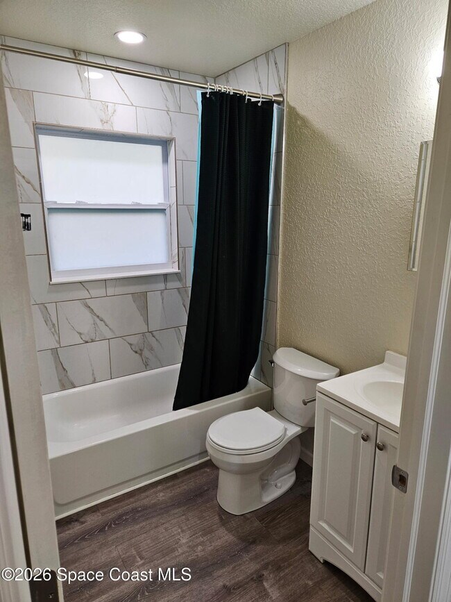 Building Photo - 105 Lagrange Ave