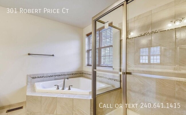 Building Photo - 301 Robert Price Ct