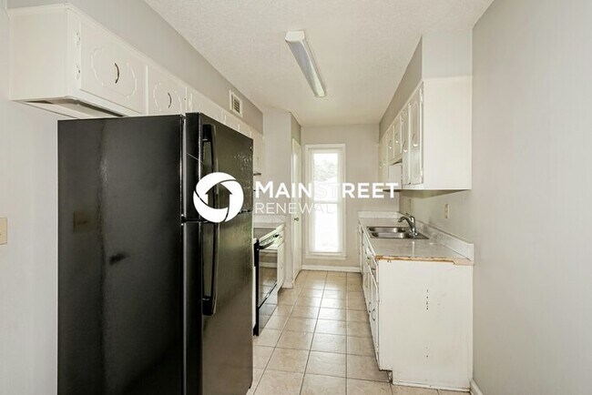 Building Photo - 3 Bedroom Pet-Friendly Home in Memphis, TN with Main Street Renewal
