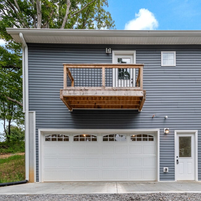 Building Photo - 2645 UNIT B Bell St