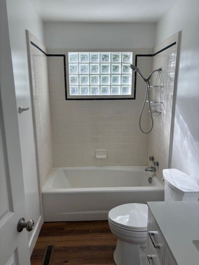 Building Photo - 9 Begonia Ln