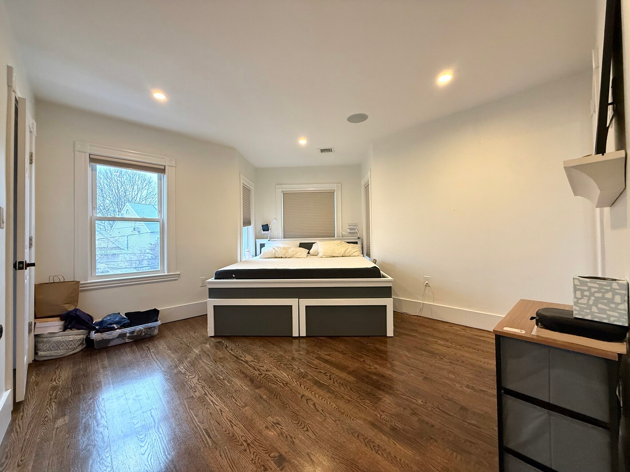 Building Photo - 52 Brastow Ave