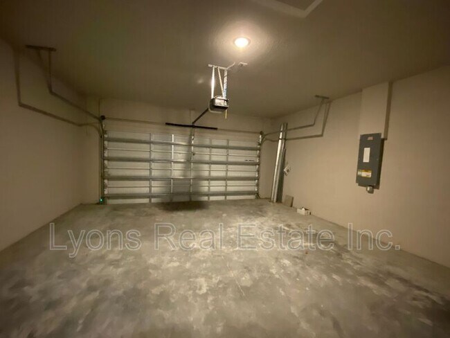 Building Photo - 2497 Cortland Ave