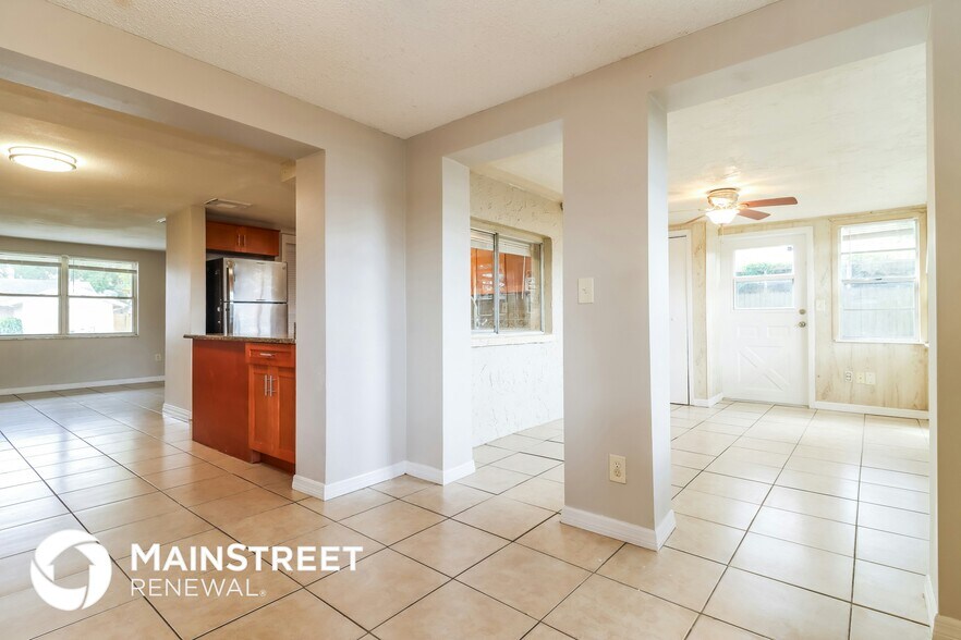 Building Photo - 4031 Claremont Dr