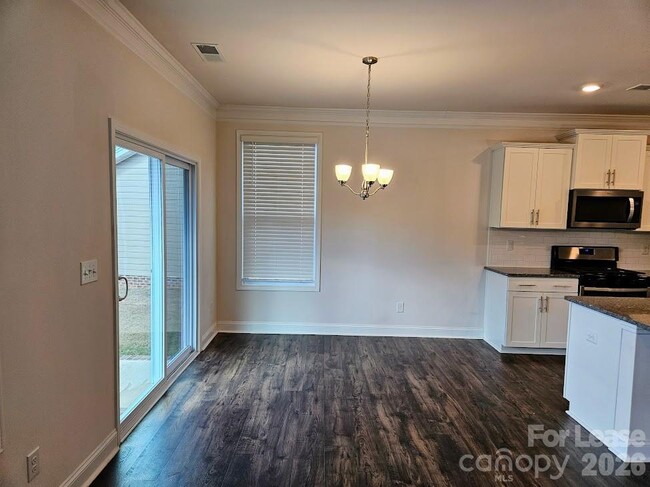 Building Photo - 1127 Walbury Hl