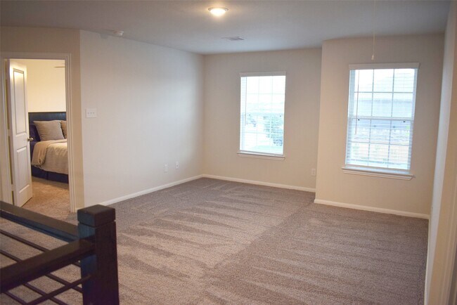 Building Photo - 1523 Alpine Dr