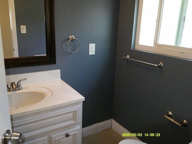 Building Photo - 3 N College St