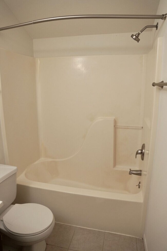 Building Photo - Fantastic Arboretum location - Spacious Ga...