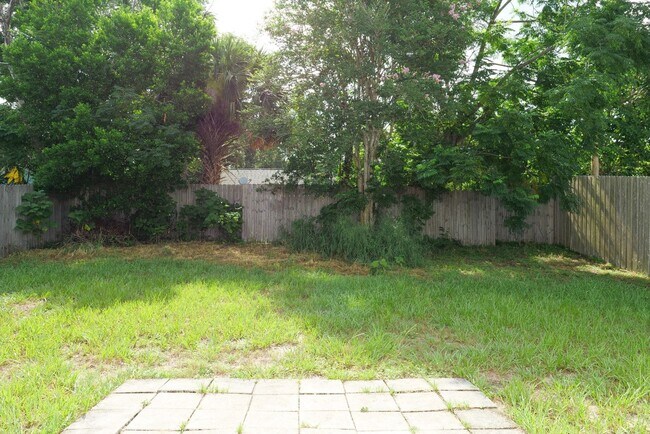 Building Photo - Spacious & Bright 2BD/1BA Home – Move-In R...