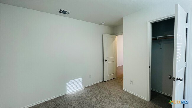 Building Photo - 1122 Campbellton Dr