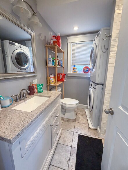 Bathroom 1 - 51 Leamington Rd