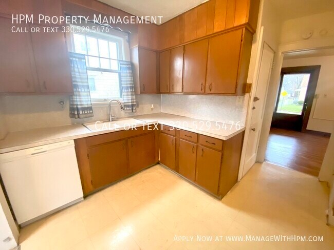 Building Photo - 2109 Woodland Ave NW