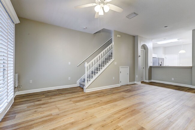 Building Photo - Spacious New Tampa 2 Bedroom, 2.5 Bath Tow...