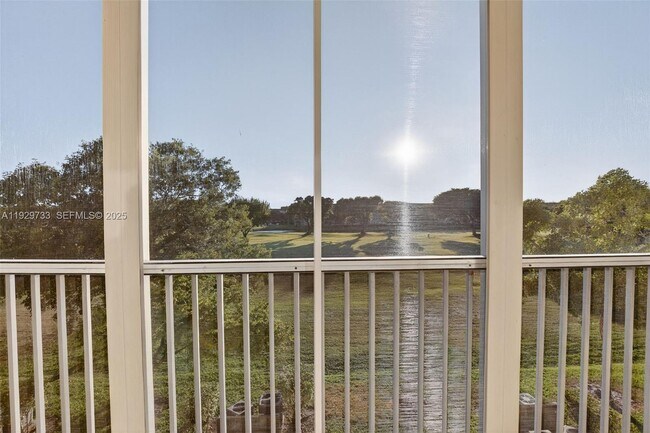 Building Photo - 900 SW 128th Ave