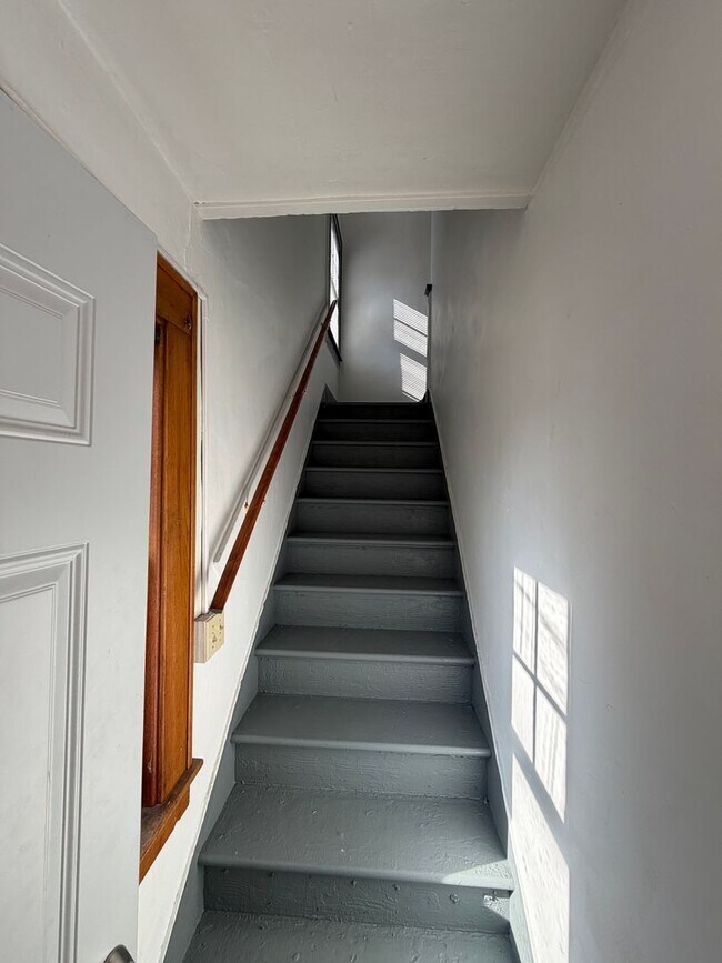 Building Photo - 1722 Coleman Ave