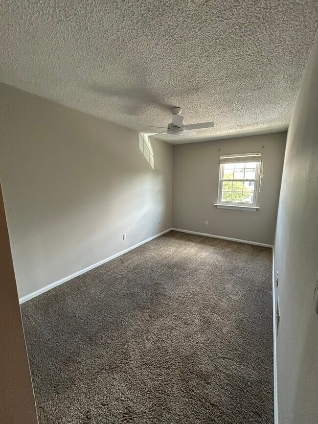 Building Photo - 4705 Leaf Crest Ct