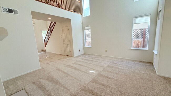 Building Photo - 1126 Vista Pointe Cir