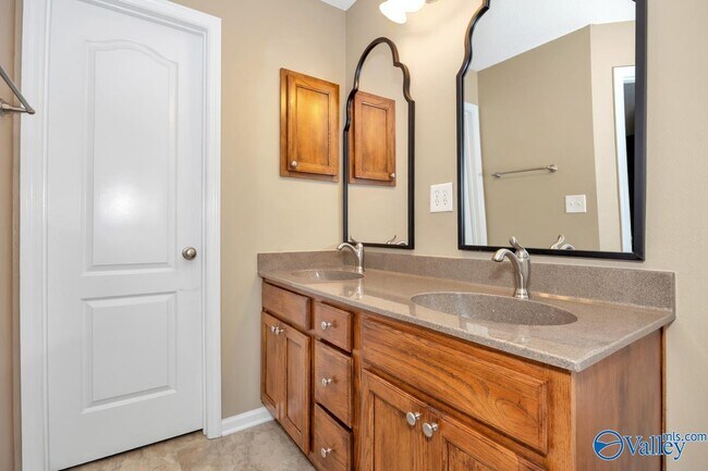 Building Photo - 247 De Jan Rd