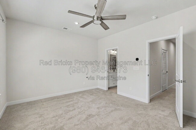 Building Photo - 1007 Simcoe Ln