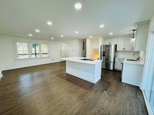 Building Photo - 1001 Archdale Dr